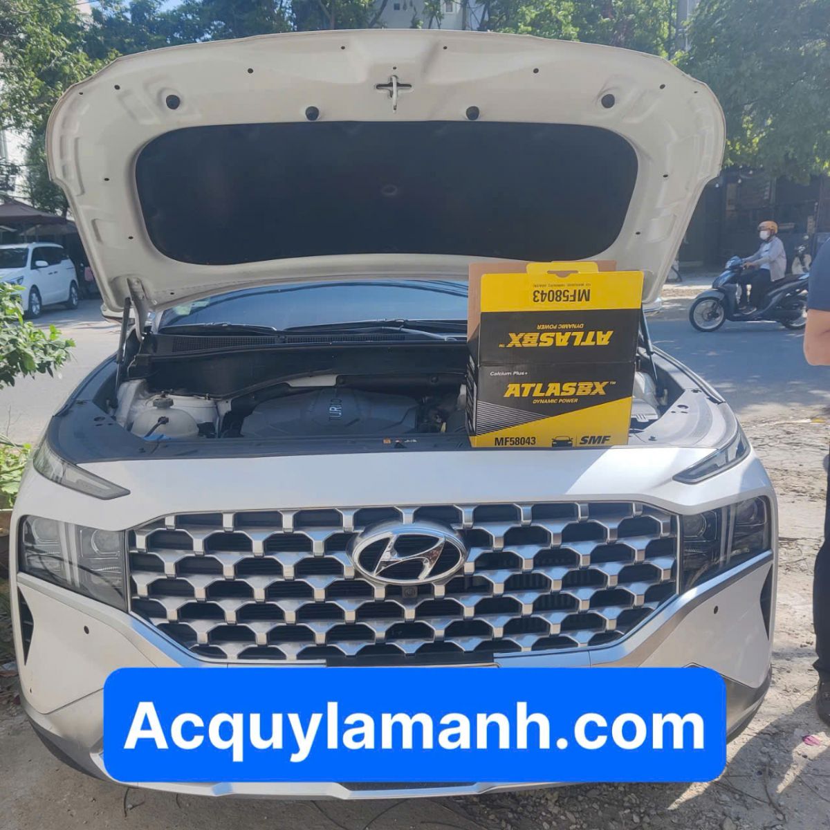 Thay bình ắc quy atlas 12V-80 ah cho hyundai Santafe