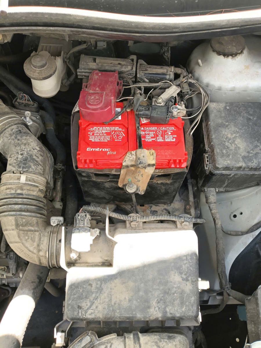 Thay bình ắc quy Emtrac cho toyota Veloz