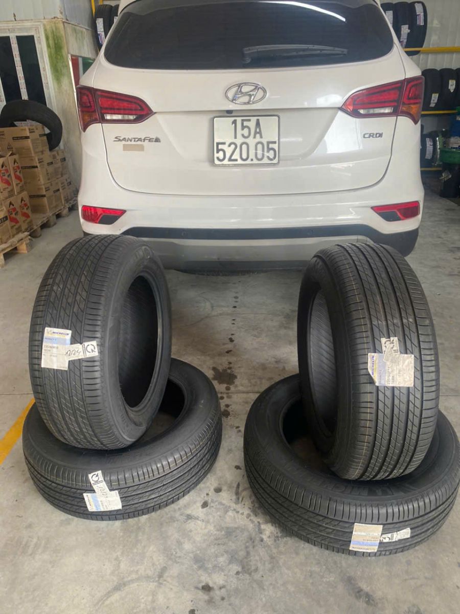 Thay lốp ô tô Michelin cho Santafe tại Hải Phòng